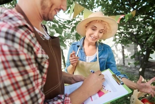 Prosty Fermer (zamknąć) Koniugacje czasowników w języku francuskim